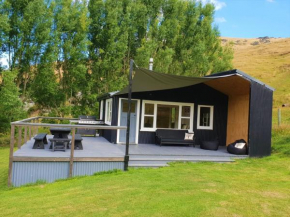 Round Hill Hut, Edievale
